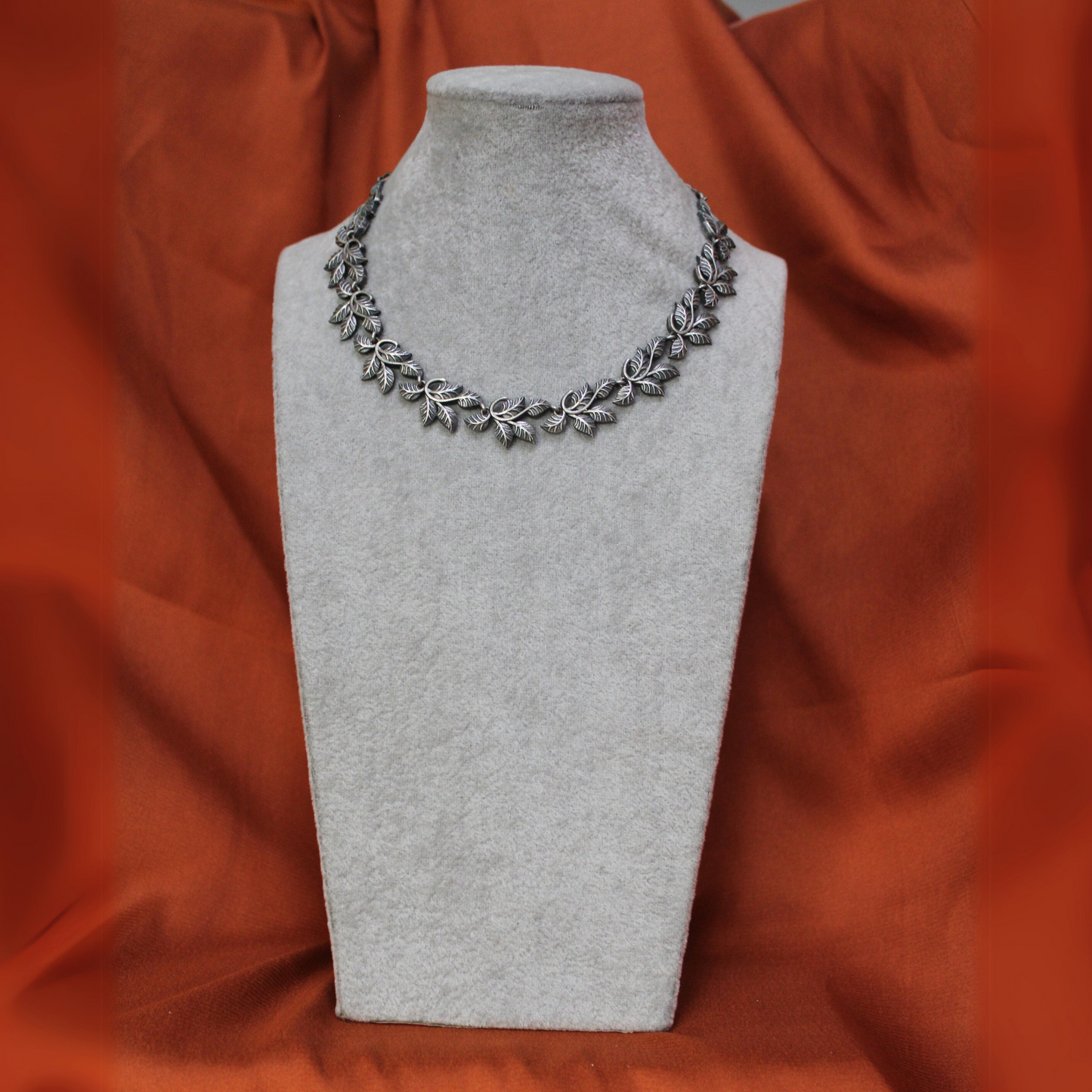 Silva Sutra Leaf Necklace Set