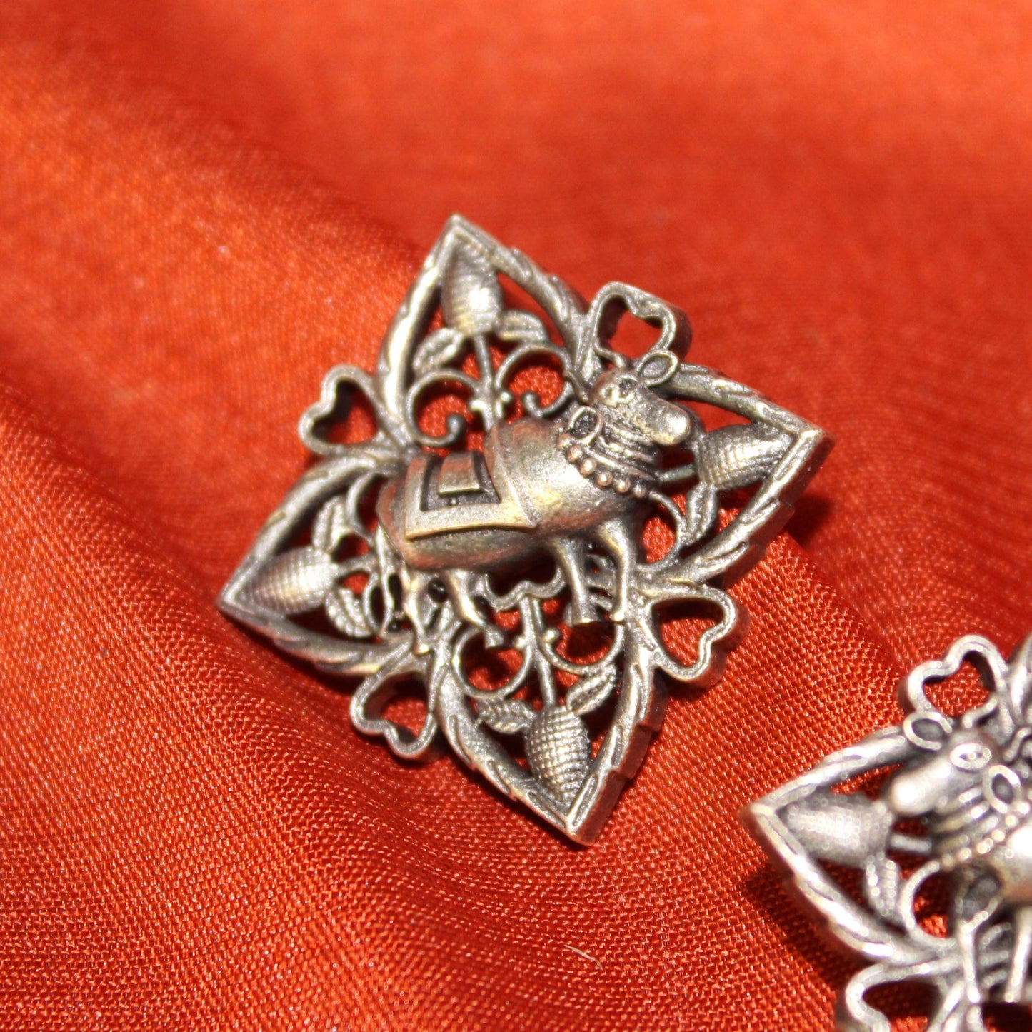 Silva Sutra Ox Studs