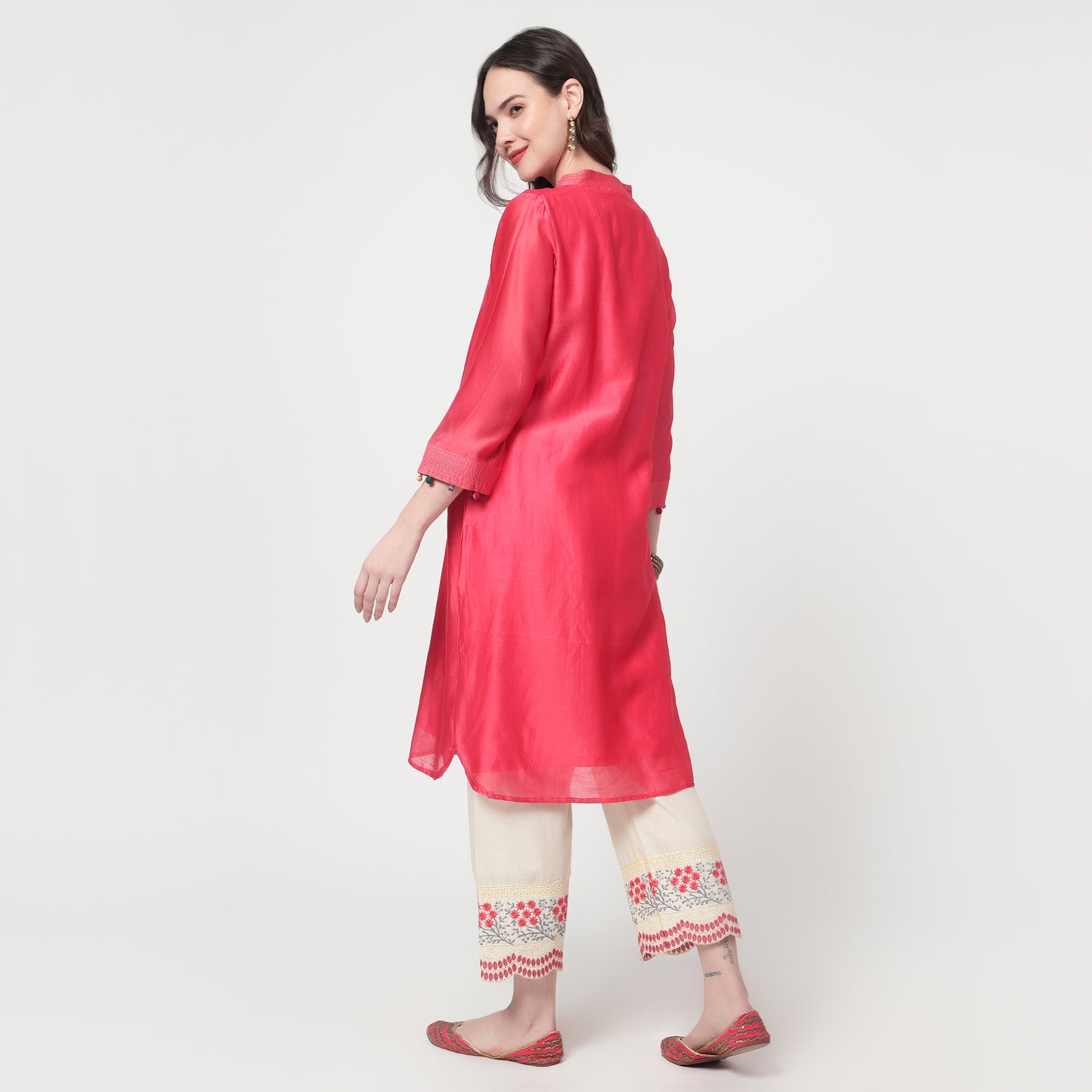 Pink kurta with zari line detailing