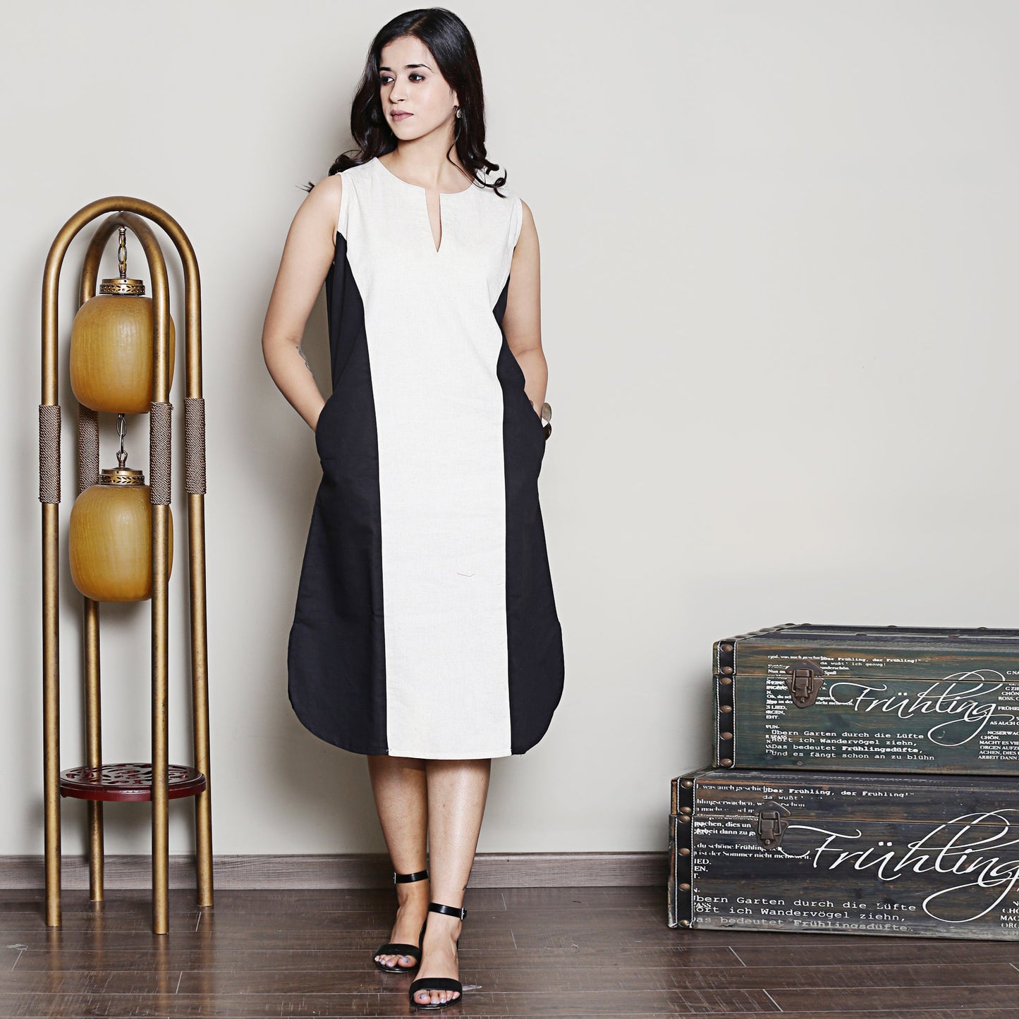 Black & White Colour block knee-length dress