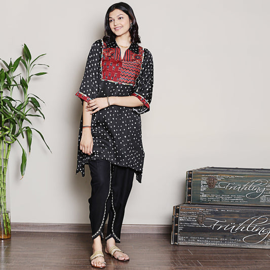 Bandhani asymmetric kurta with yoke detailing.