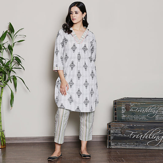 Printed grey V-neck Kurta Set