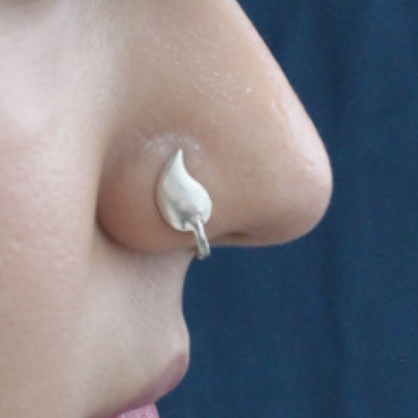 Silver Teardrop Nosepin