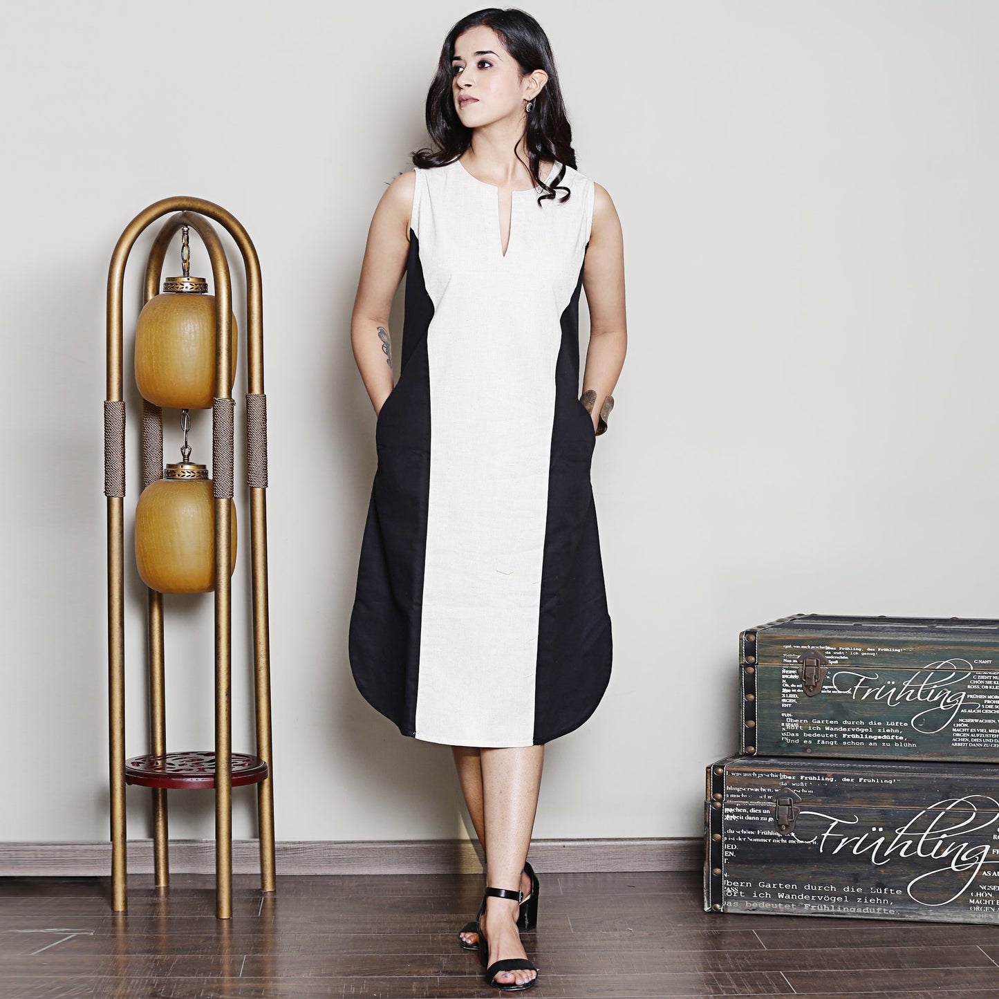 Black & White Colour block knee-length dress