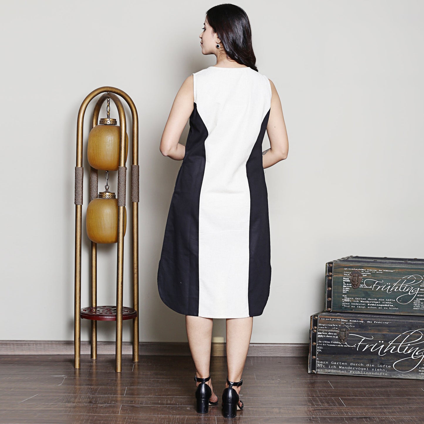Black & White Colour block knee-length dress