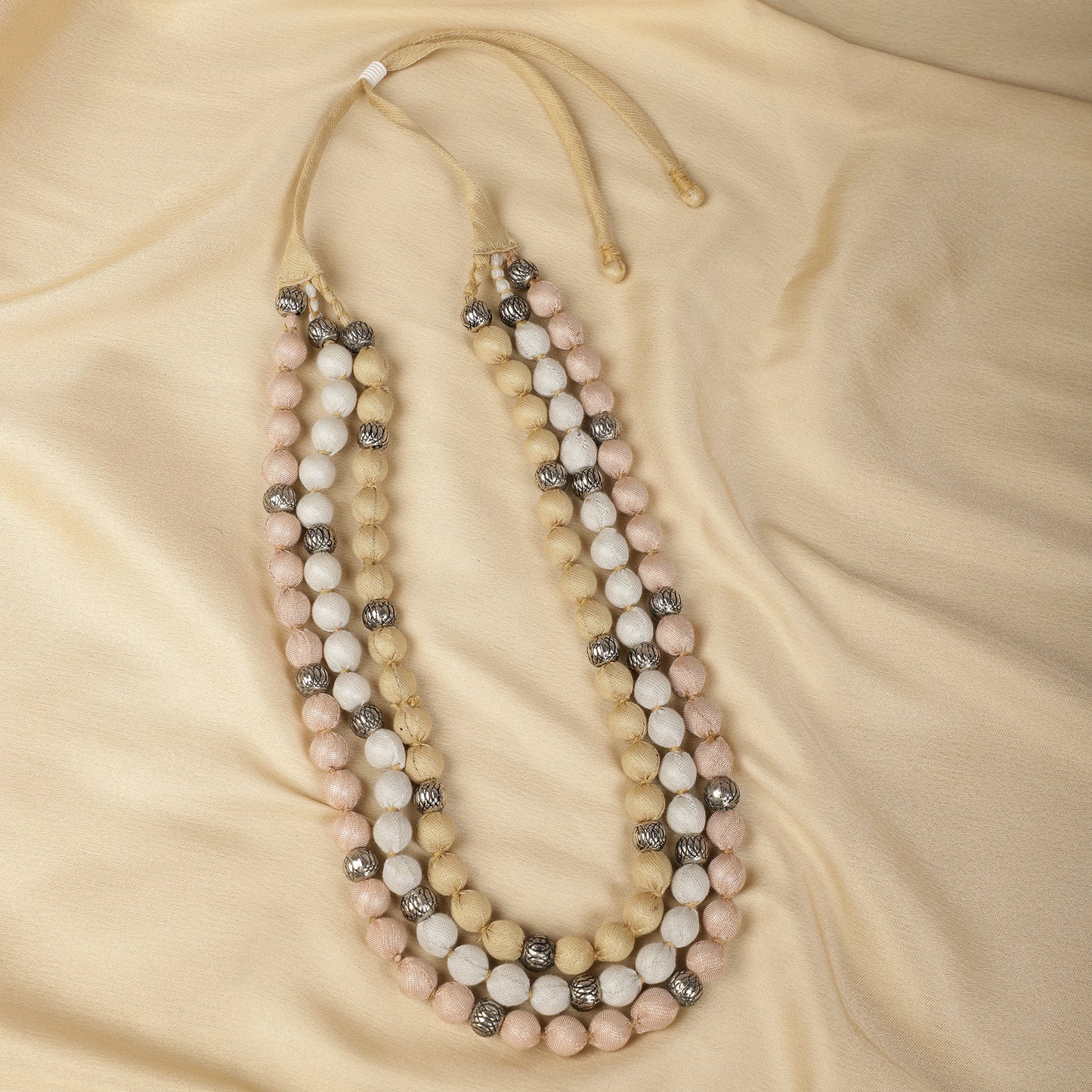 Metallic cotton tissue necklace close-up - Spring Soul