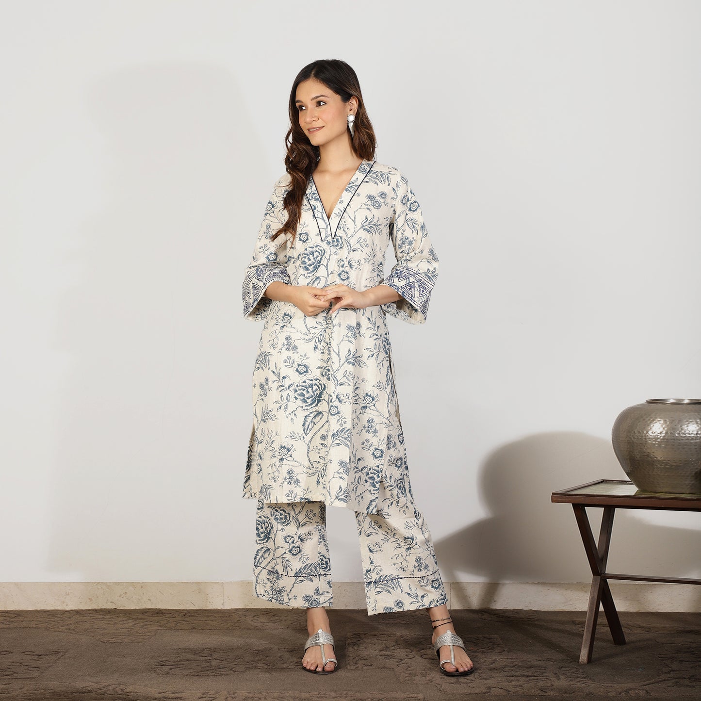 Blue Floral Cotton Flax kurta with Threadwork embroidery
