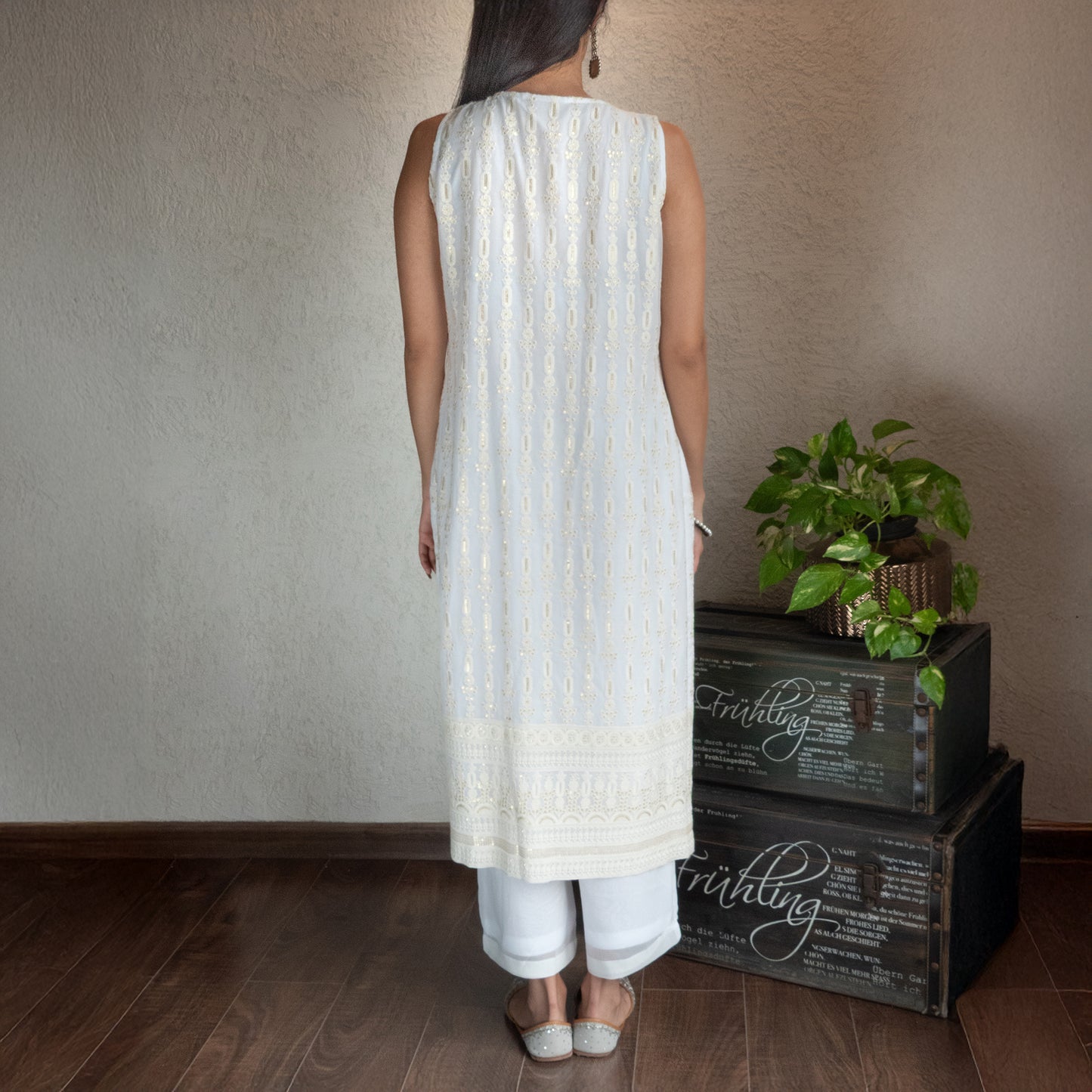 Off white embroidered Kurta set with Dupatta