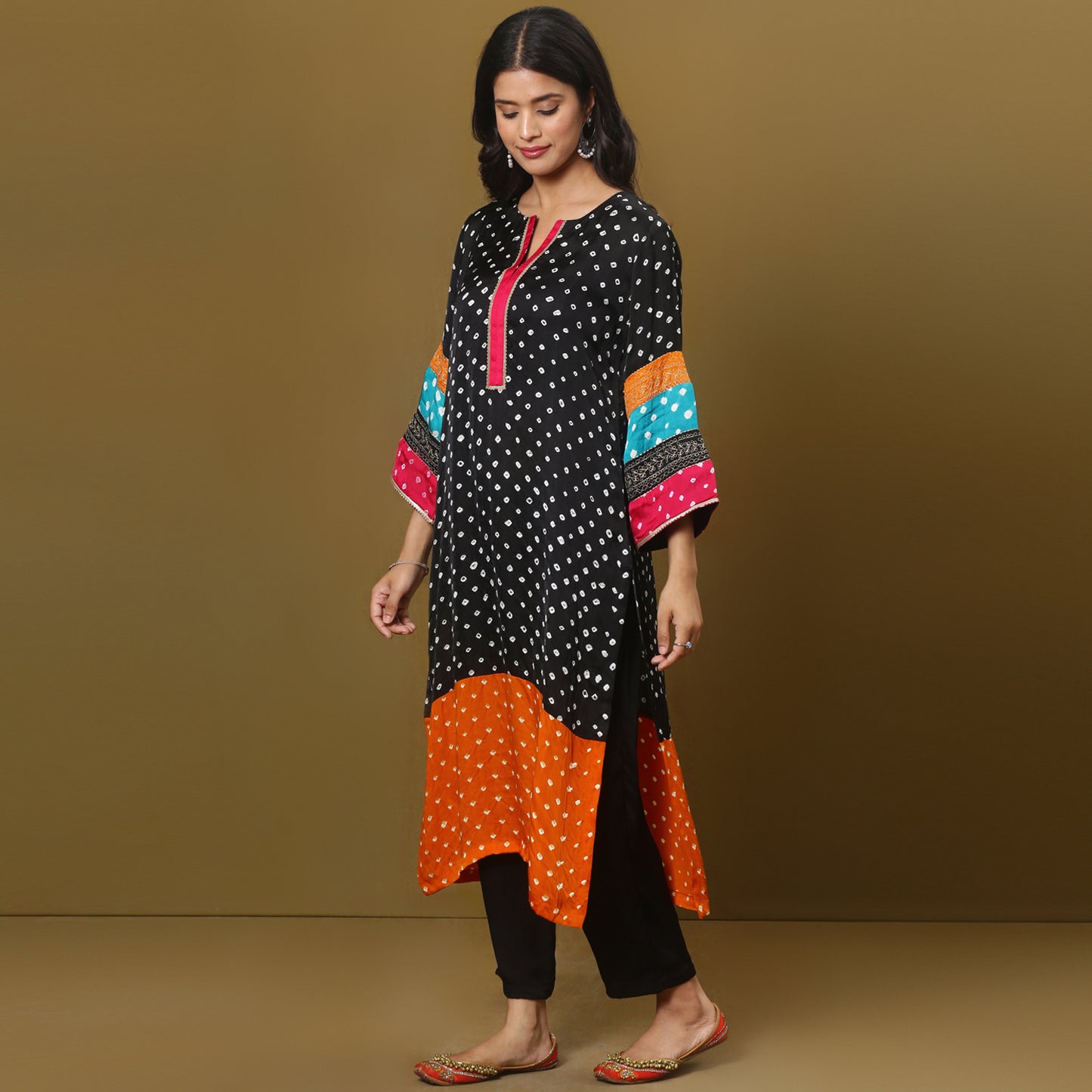 Color block kurta with bandhani print