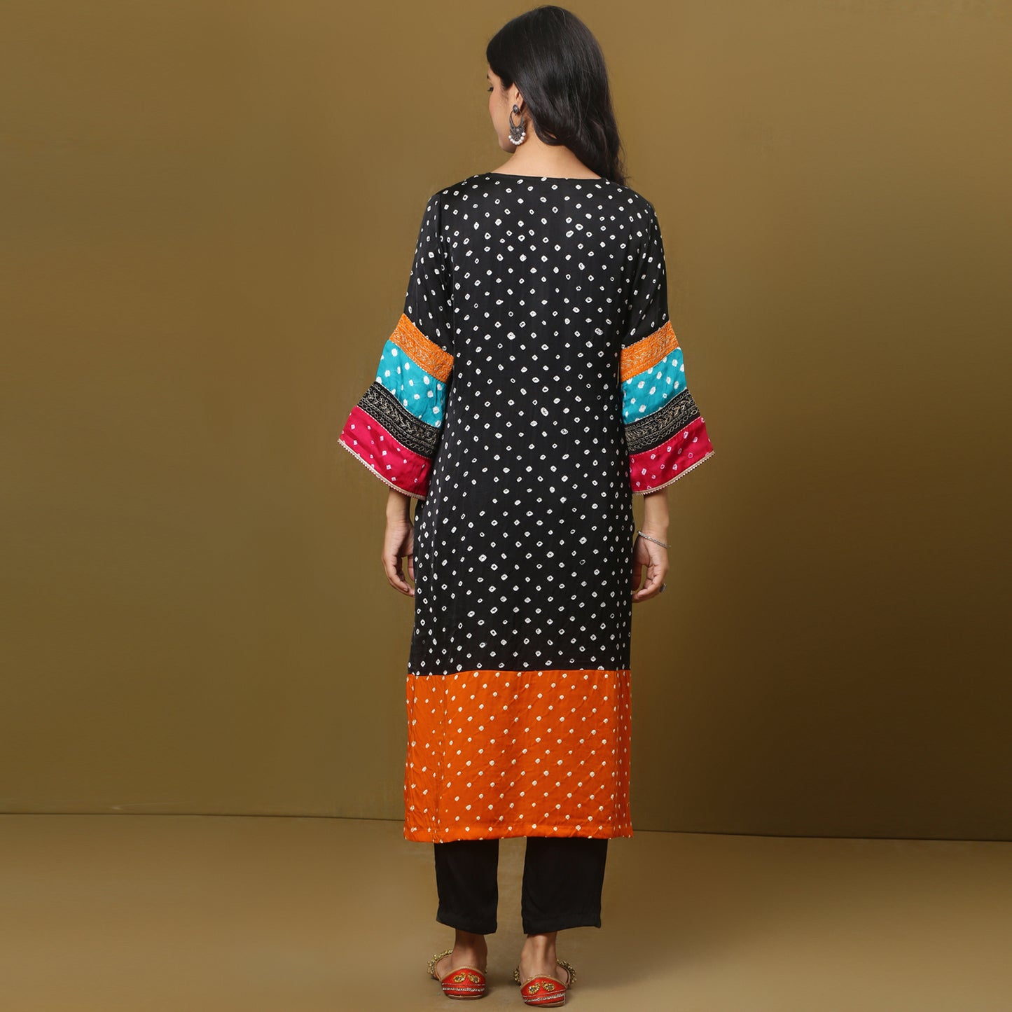 Color block kurta with bandhani print
