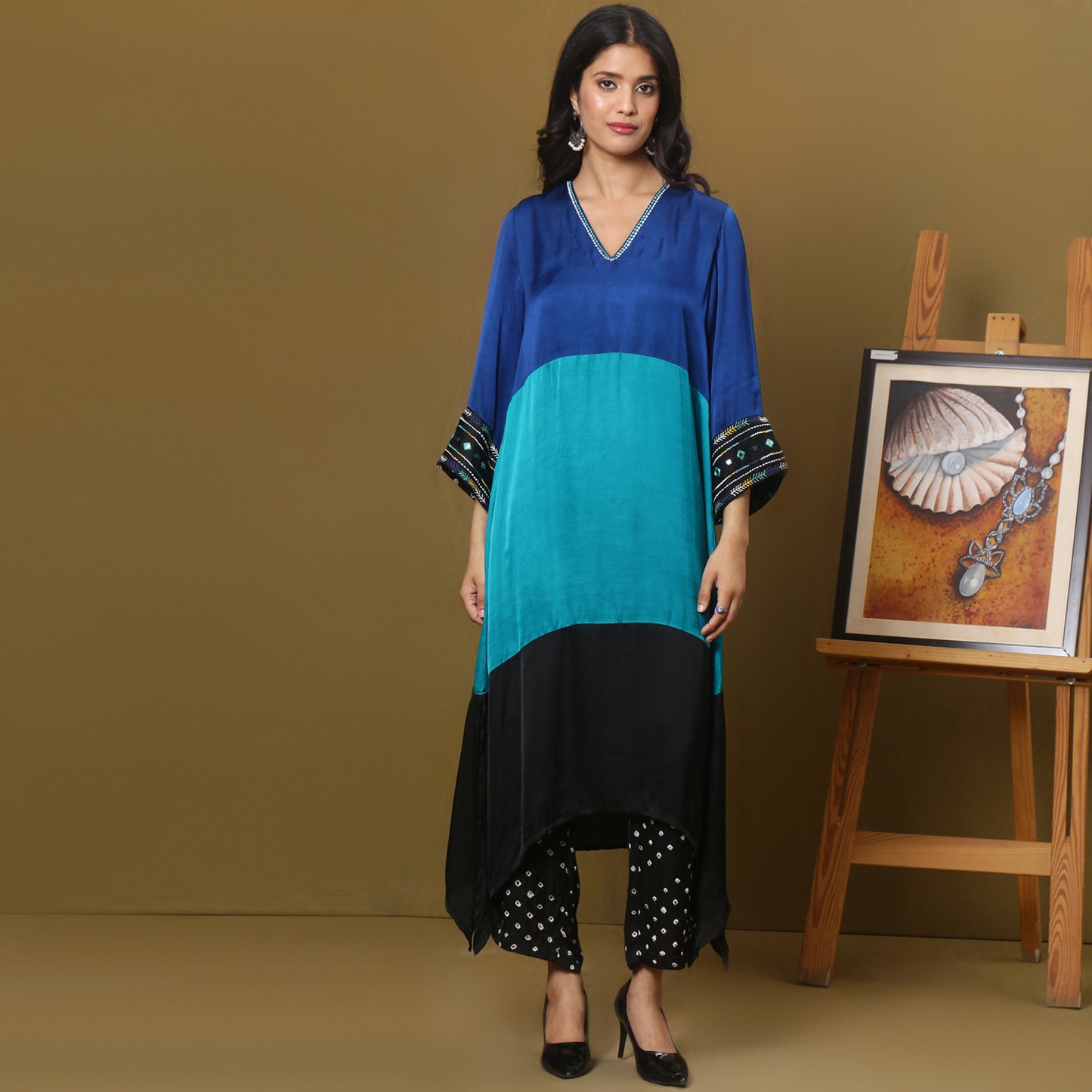 Color block kurta with detailing on sleeves