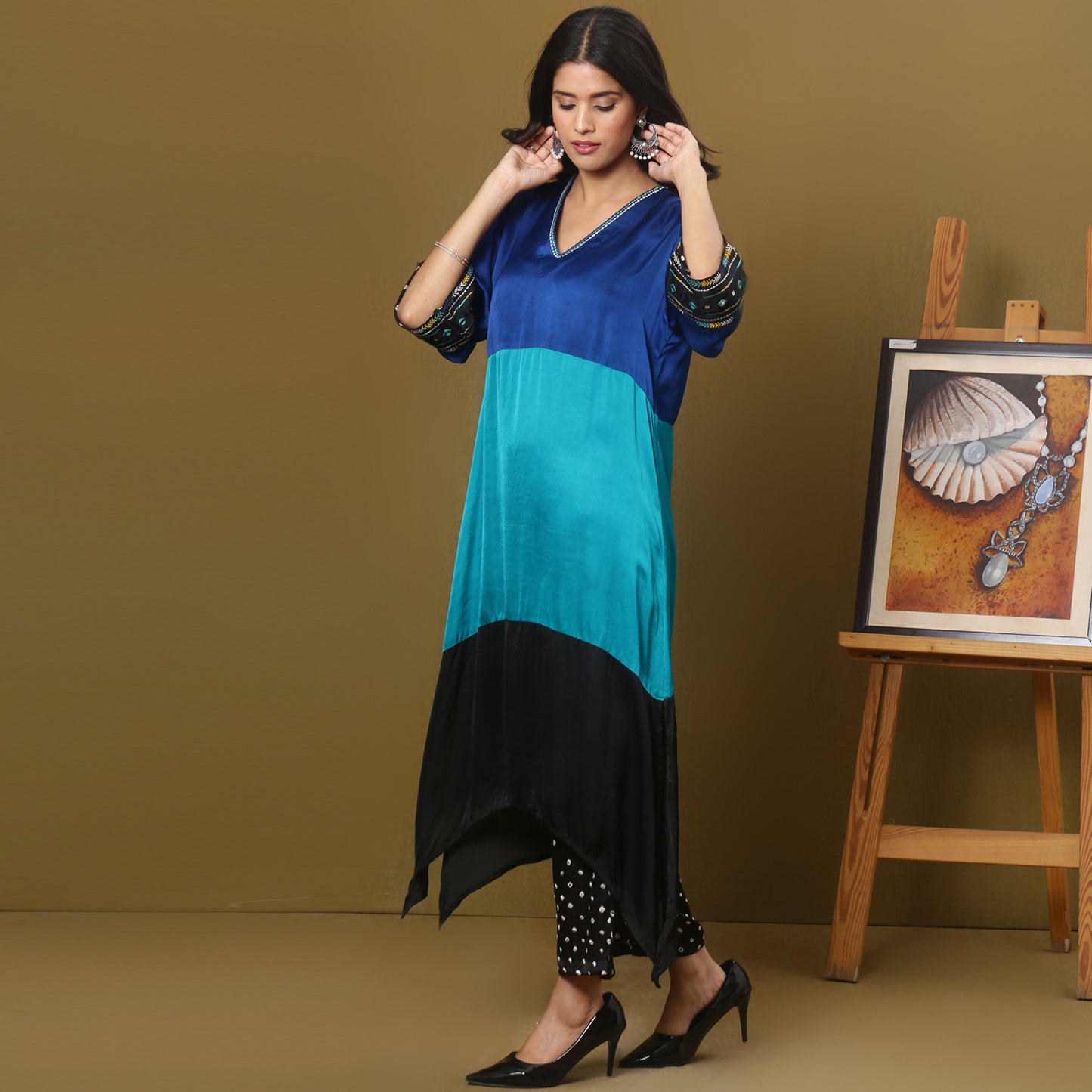 Color block kurta with detailing on sleeves