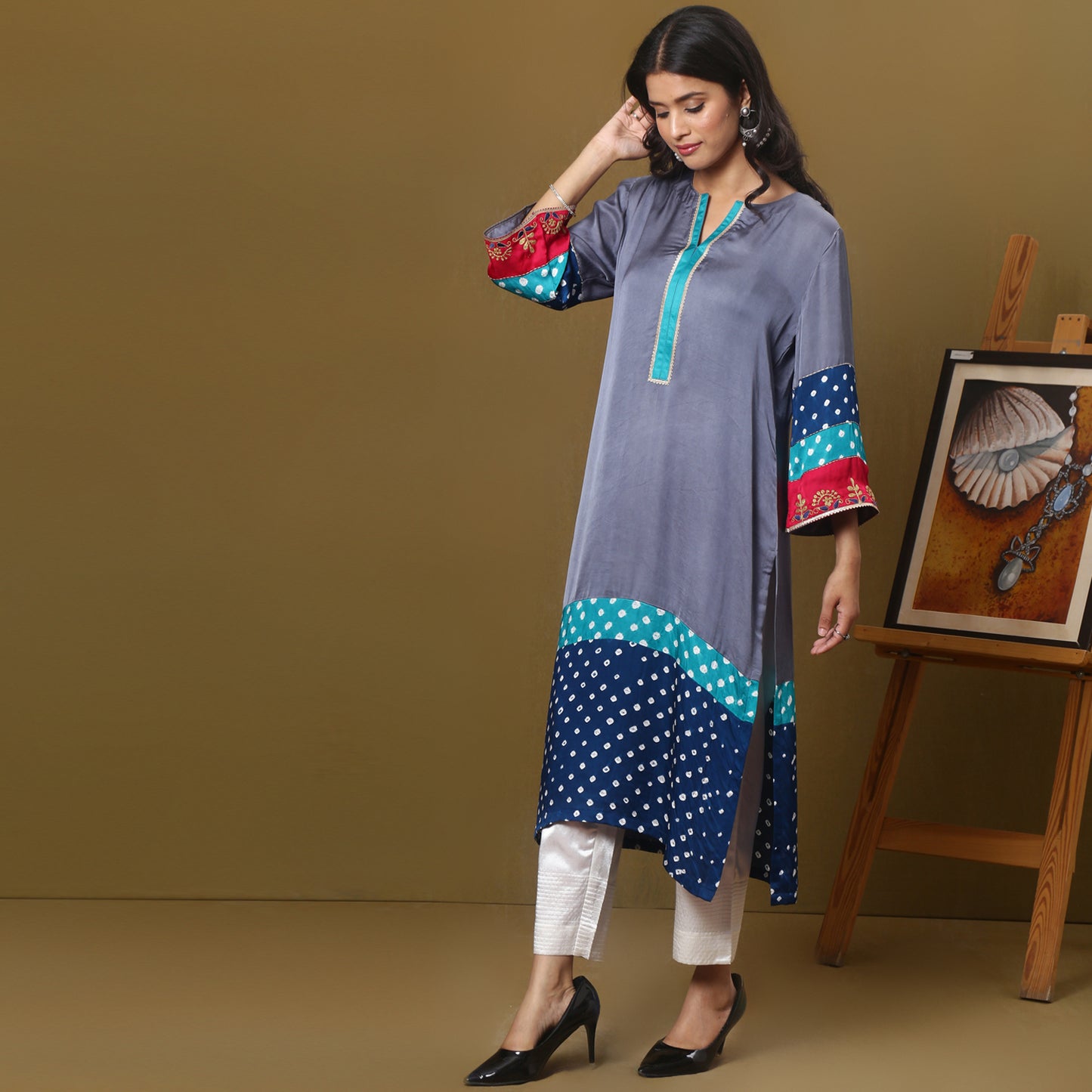 Color block kurta with bandhani print