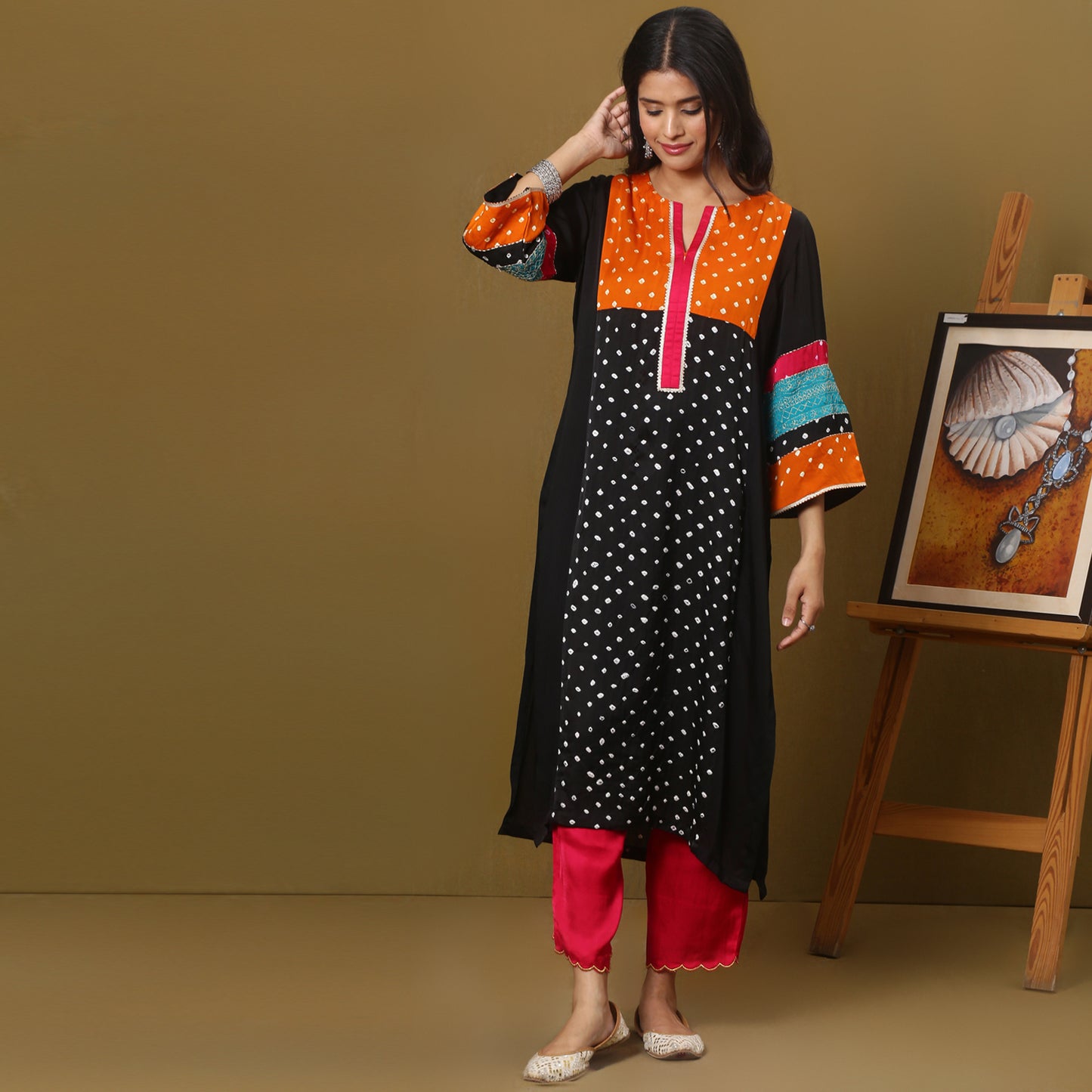 Color block kurta with bandhani print