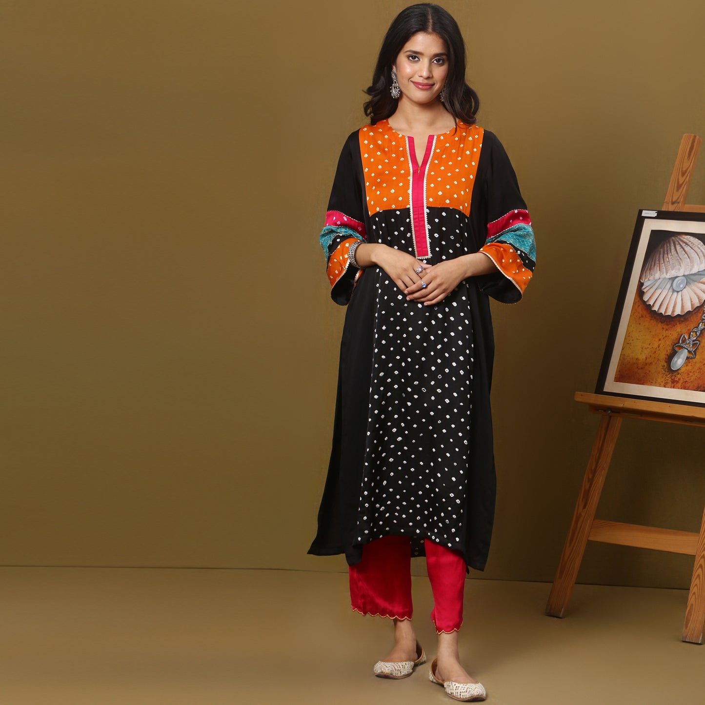 Color block kurta with bandhani print