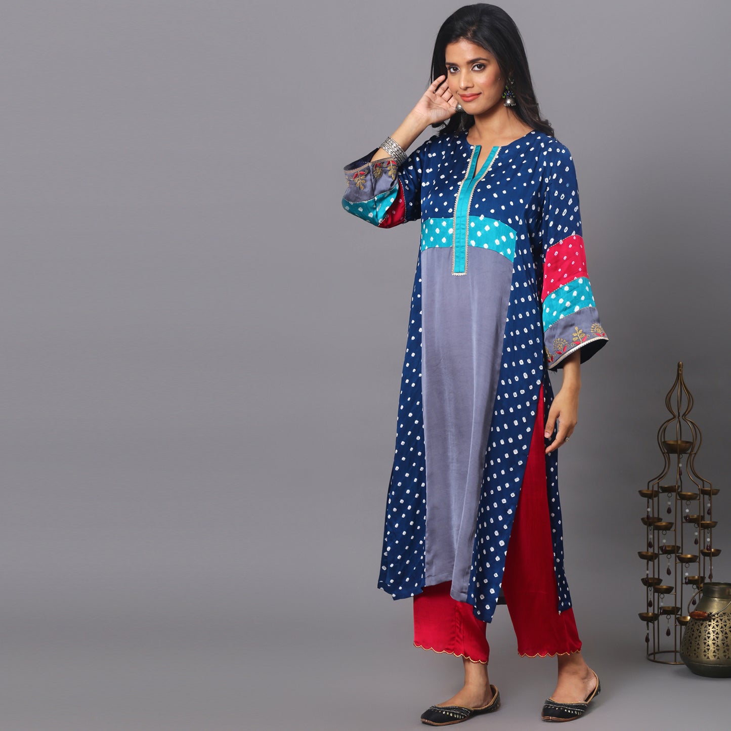 Color block kurta with bandhani print