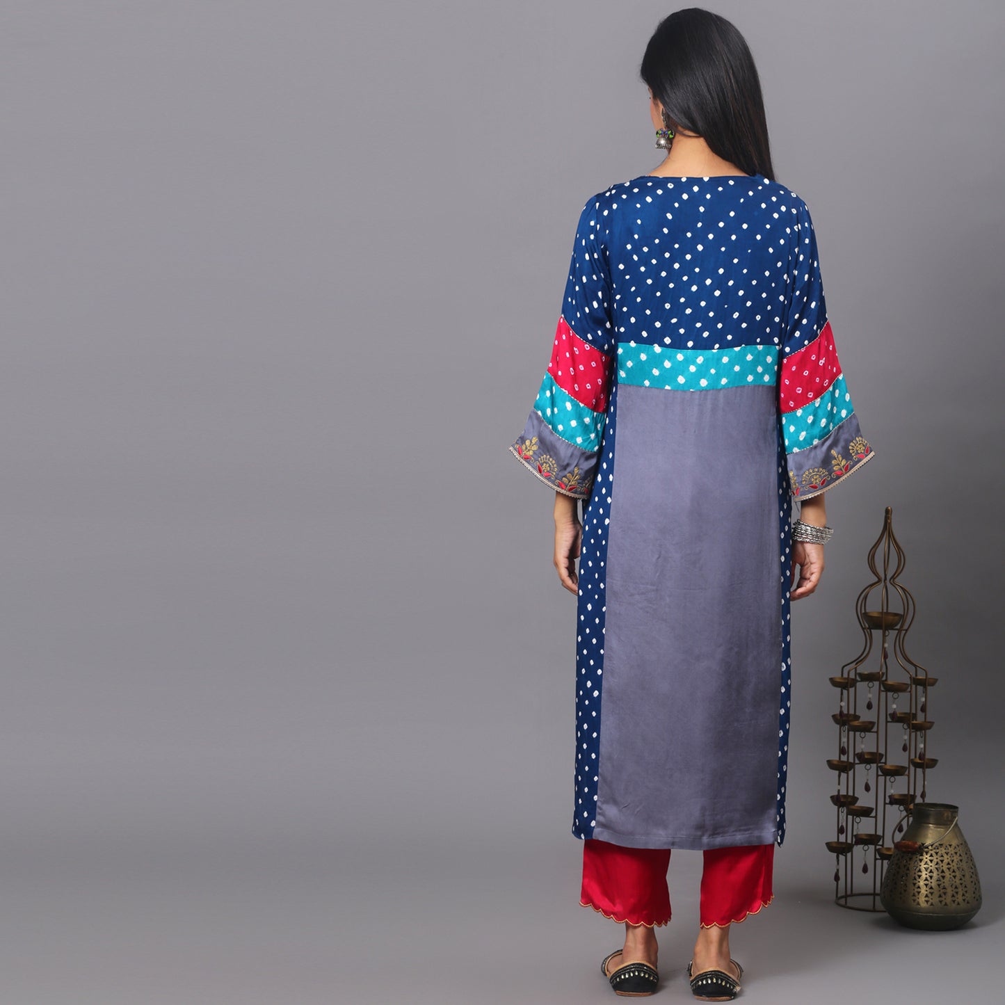Color block kurta with bandhani print