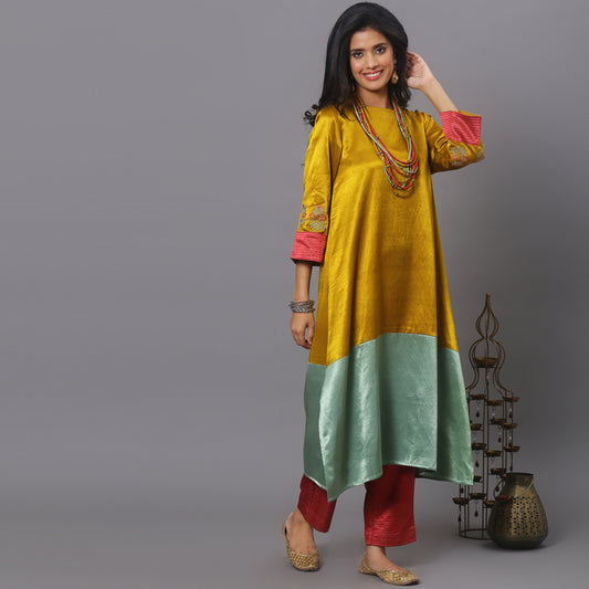 Color block mashru silk kurta with embroidered sleeves