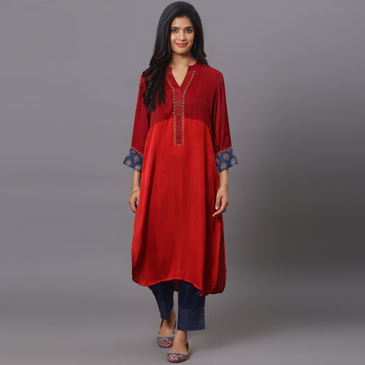 Color block kurta with detailing on sleeves