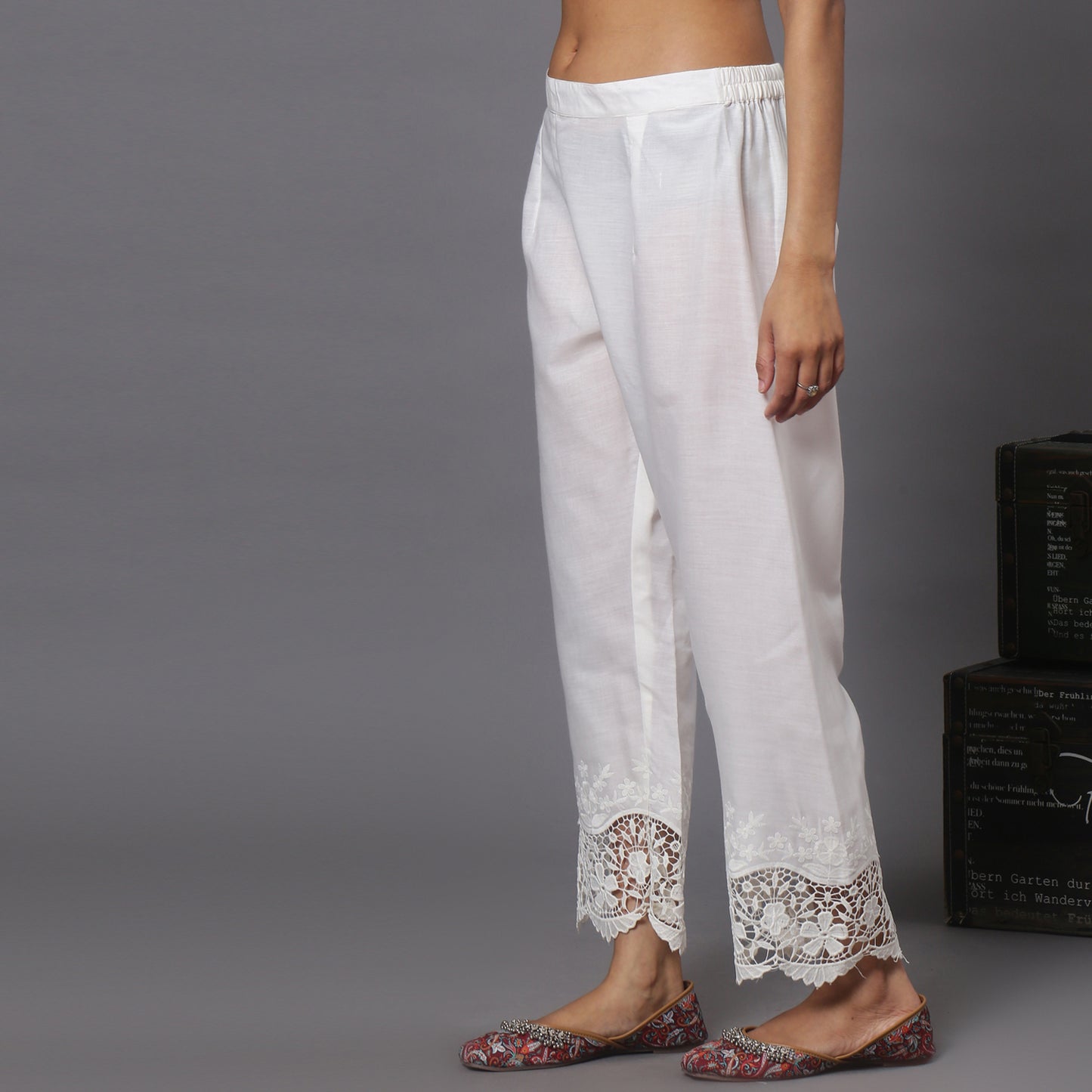 cotton ankle pants in lace and cutwork fabric