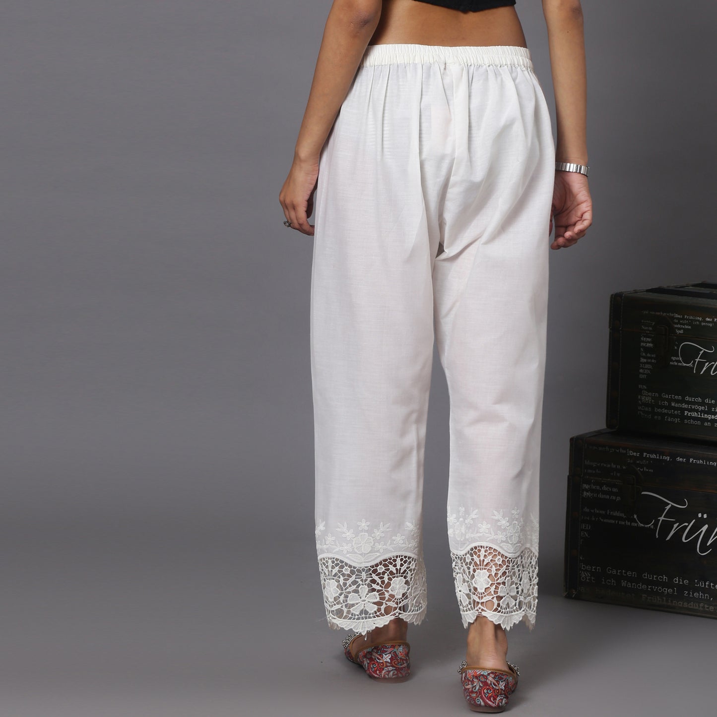 cotton ankle pants in lace and cutwork fabric