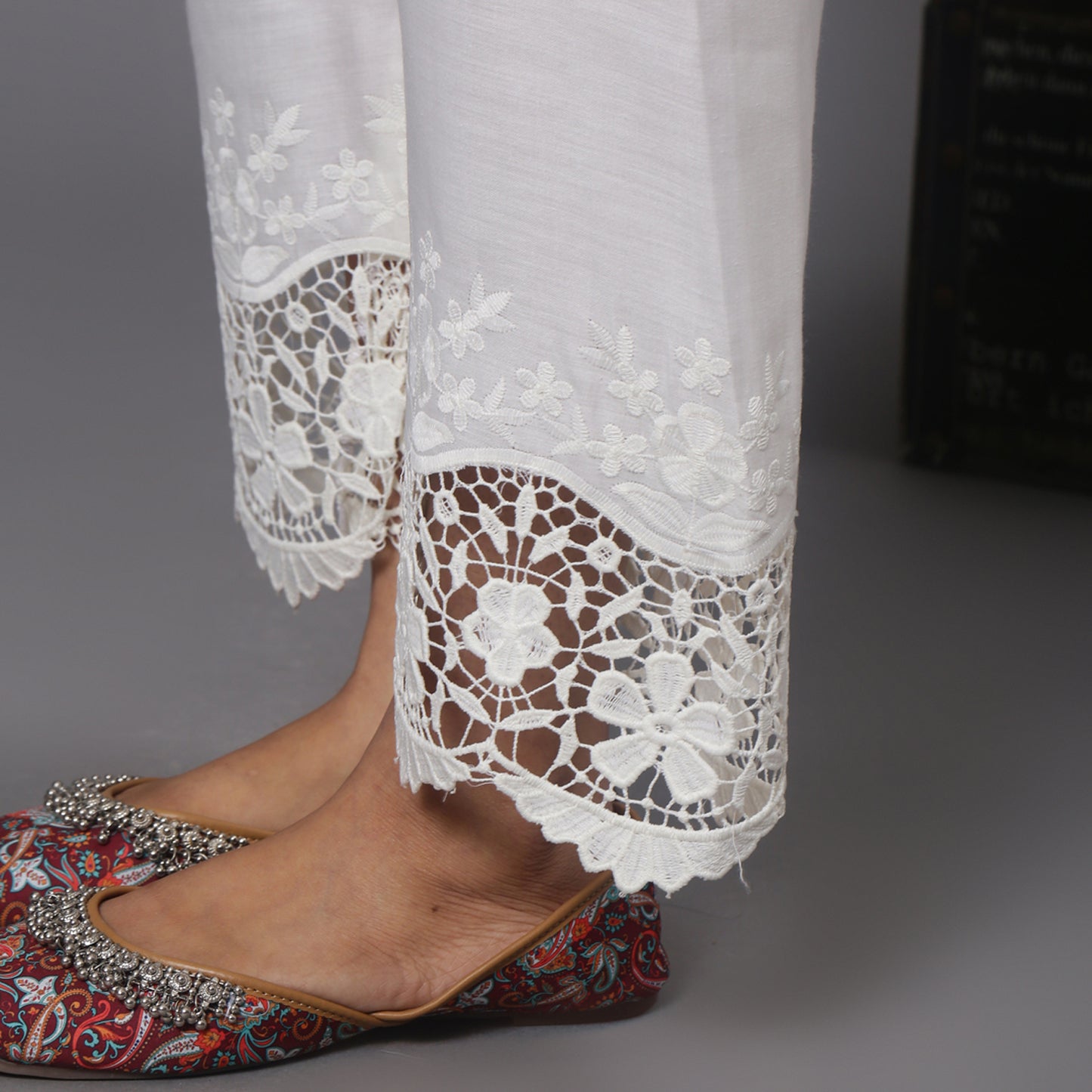 cotton ankle pants in lace and cutwork fabric
