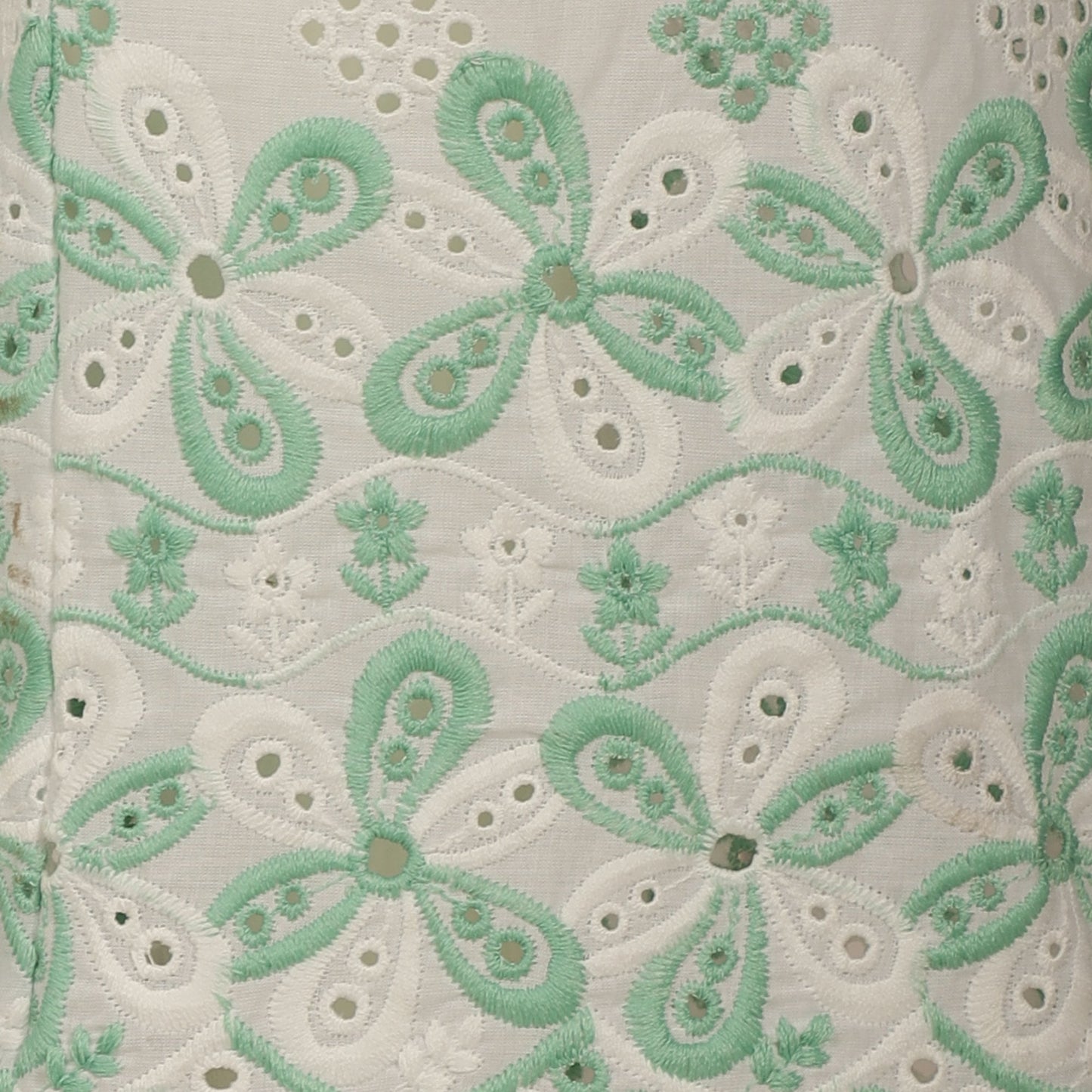 Cotton ankle pants in lace and cutwork fabric