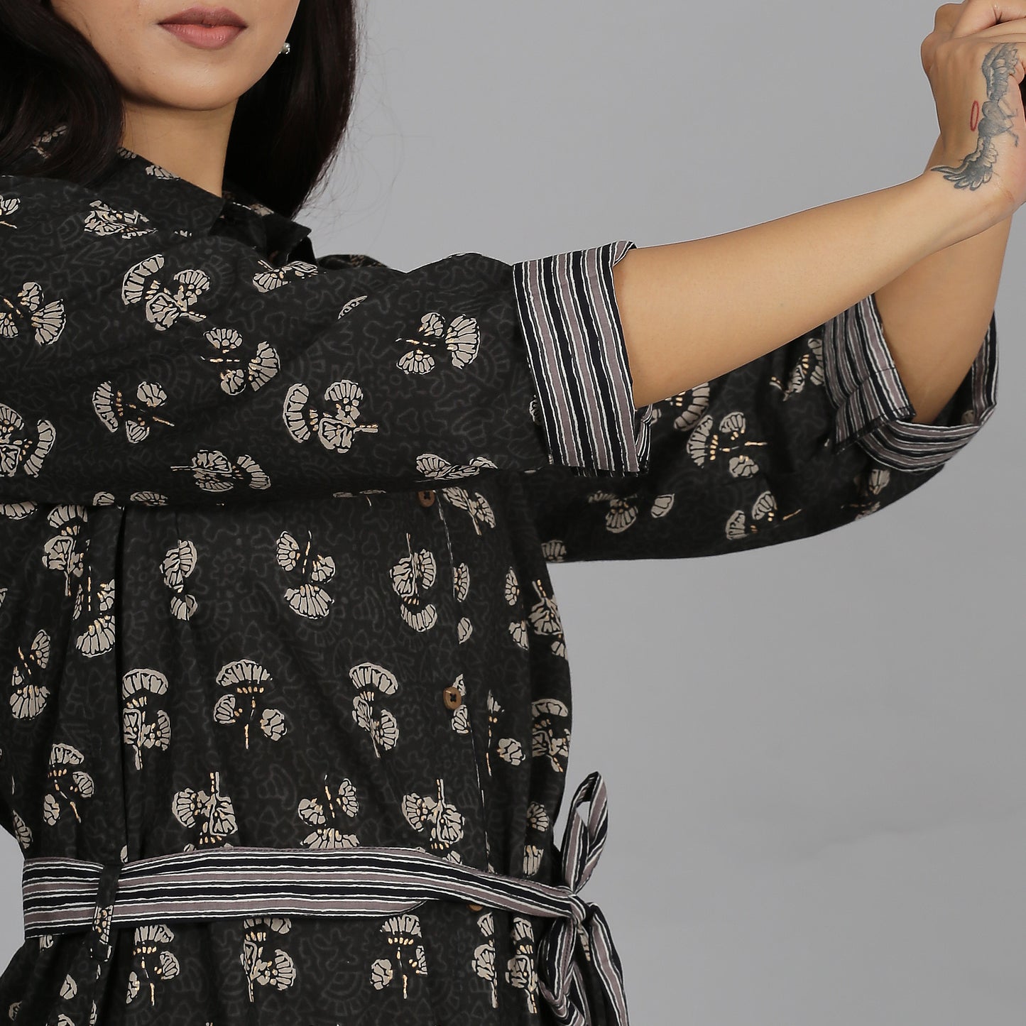 Grey printed cotton shirt dress with a belt