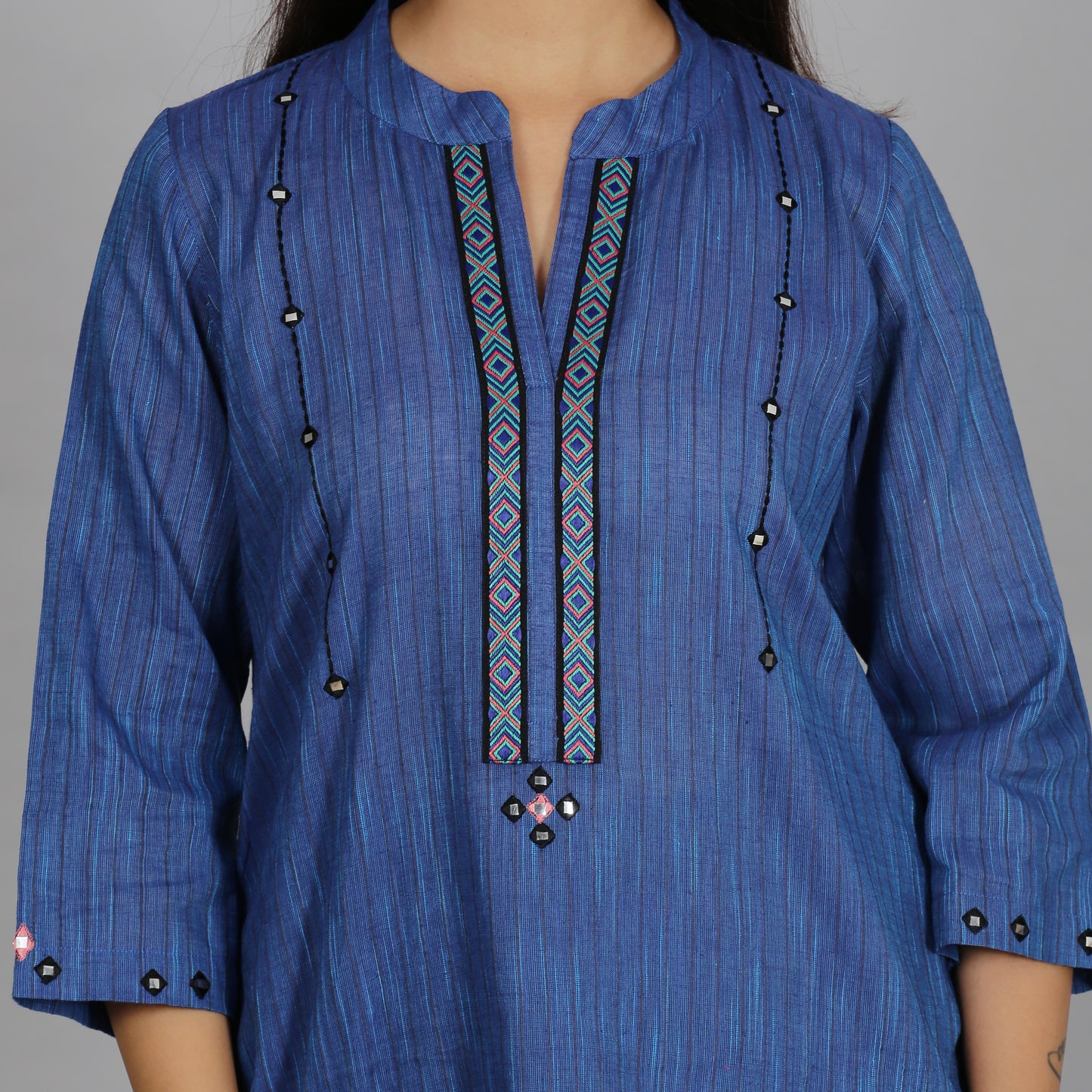 Blue Solid short kurta with neck detailing