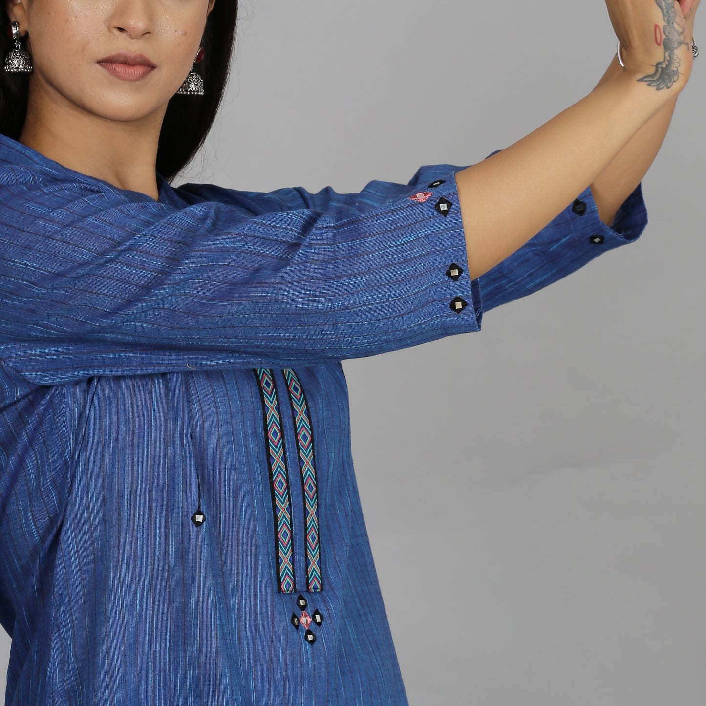 Blue Solid short kurta with neck detailing