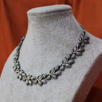 Silva Sutra Leaf Necklace Set
