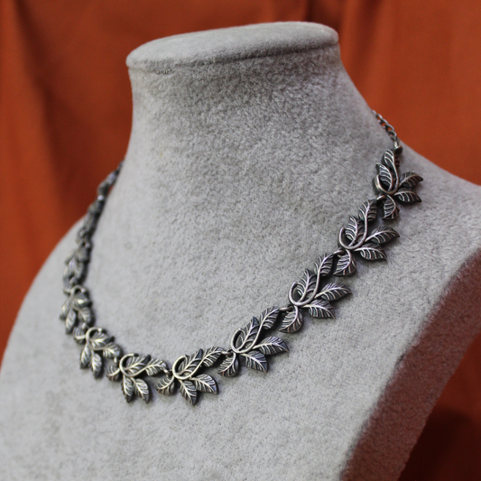 Silva Sutra Leaf Necklace Set