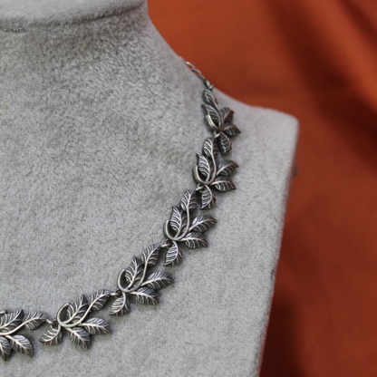 Silva Sutra Leaf Necklace Set