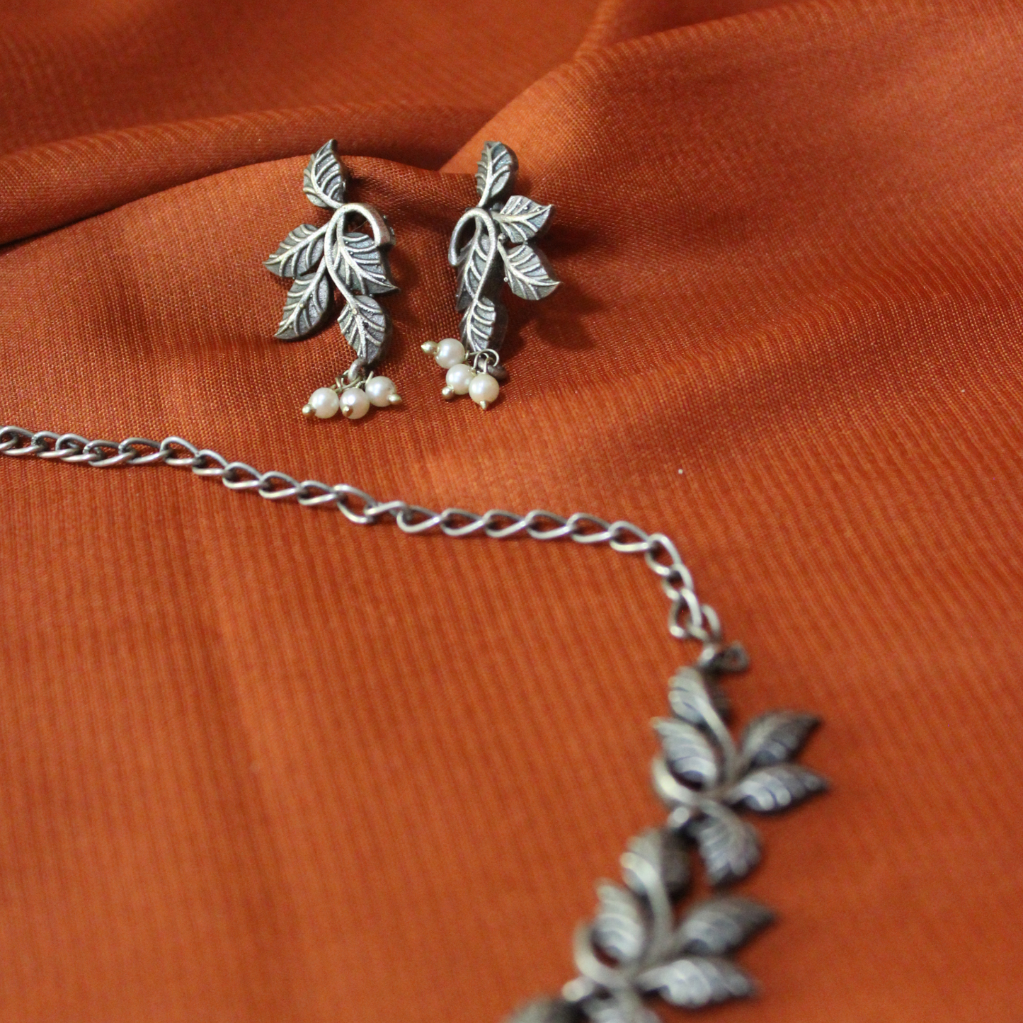Silva Sutra Leaf Necklace Set