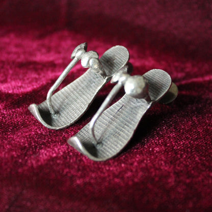 Summer stole studs