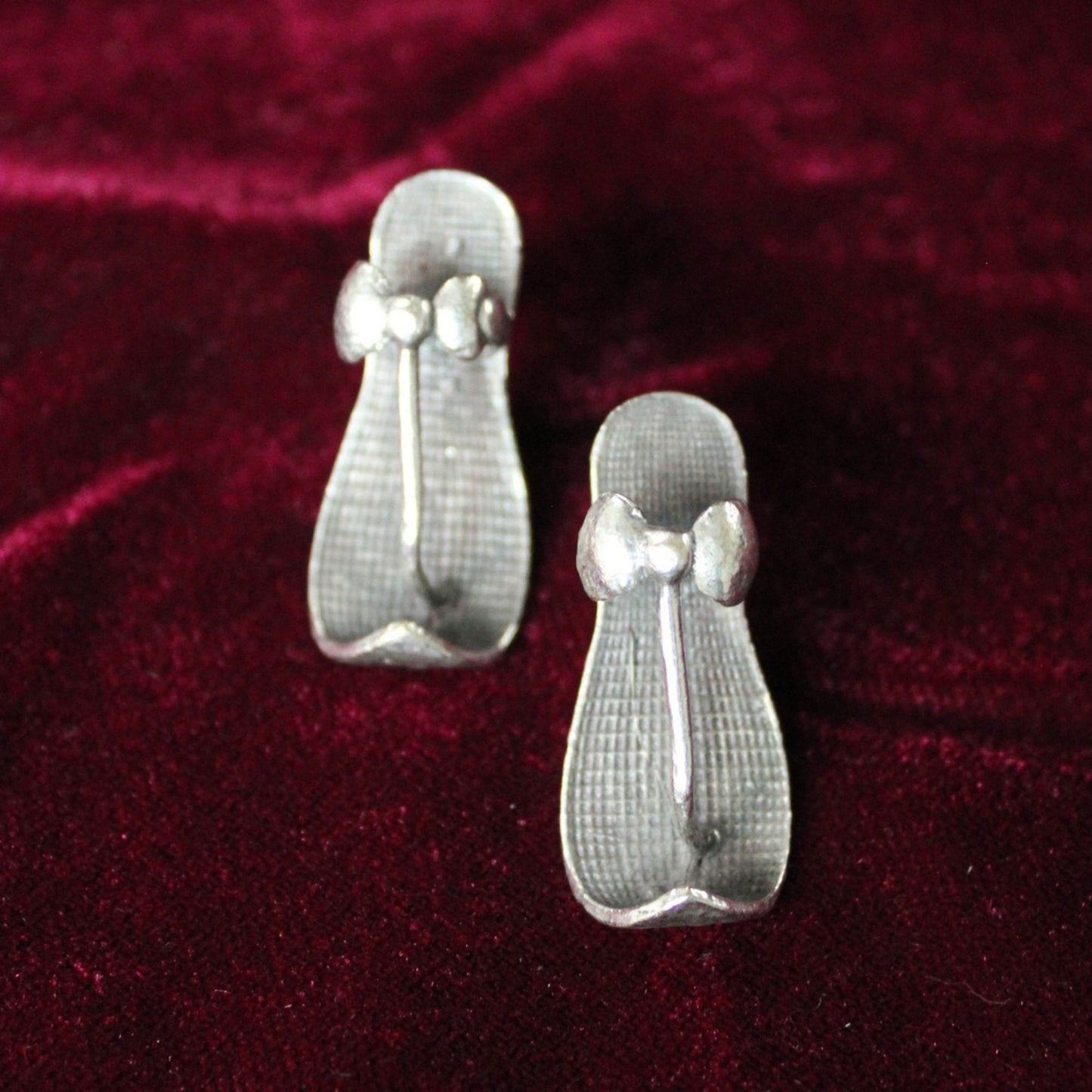 Summer stole studs