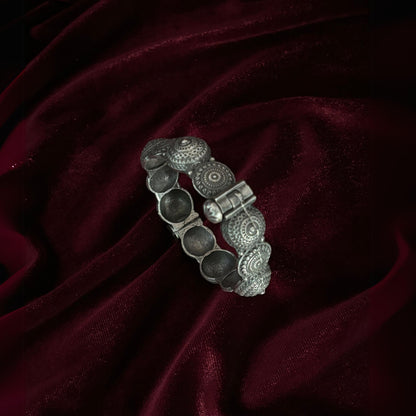 Silva Sutra circular bracelet