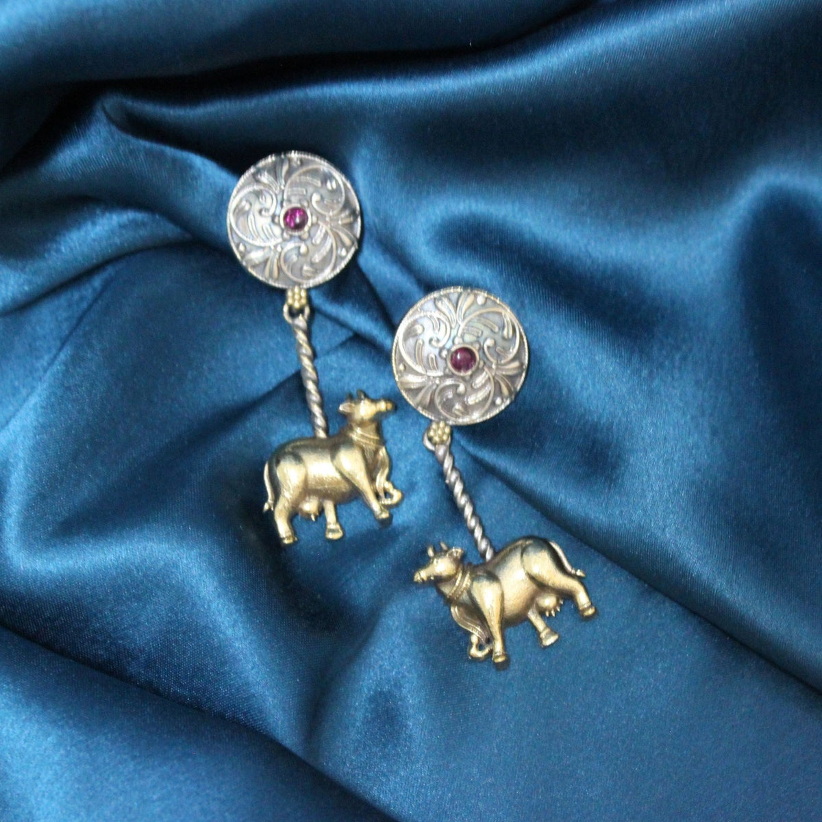 Vintage Gold Bull Motif Drop Earrings