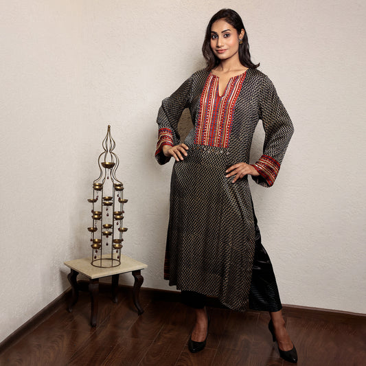 Black hand embroidered zig zag modal silk kurta set - Spring Soul