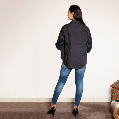 Black shirt with honeycomb embroidery on the pocket