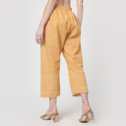 Cotton ankle pants with Scallop embroidery