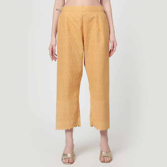 Cotton ankle pants with Scallop embroidery