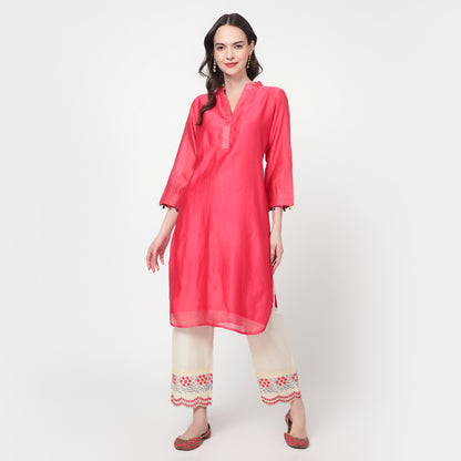 Pink kurta with zari line detailing