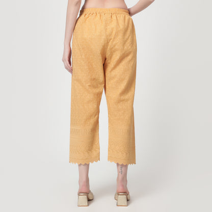 Cotton ankle pants with Scallop embroidery