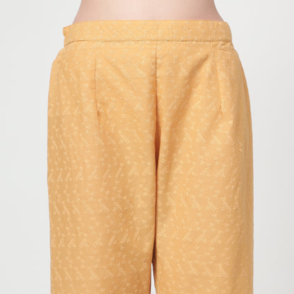 Cotton ankle pants with Scallop embroidery