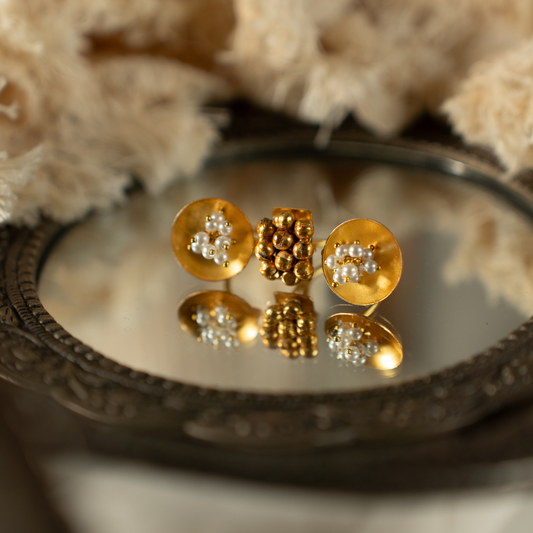 Gold and pearl Connector ring