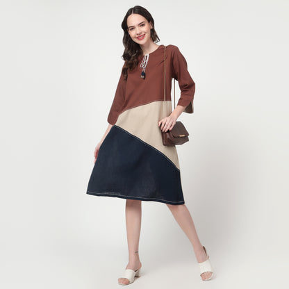 Colour block knee-length dress