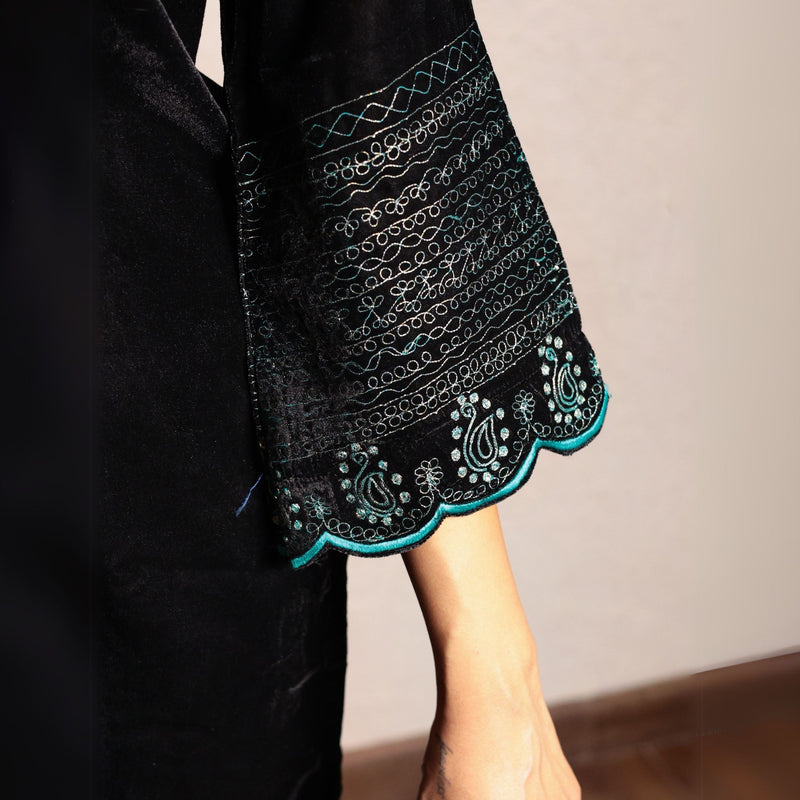 Black embroidered V-neck velvet kurta