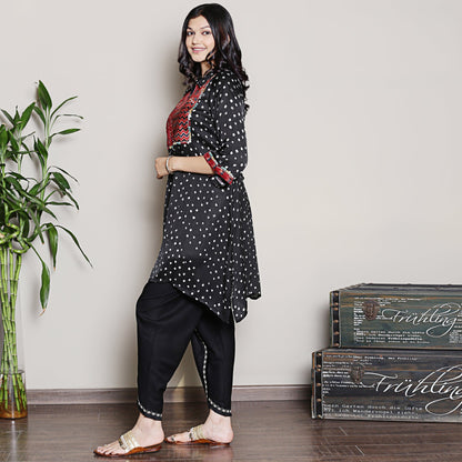 Bandhani asymmetric kurta with yoke detailing.