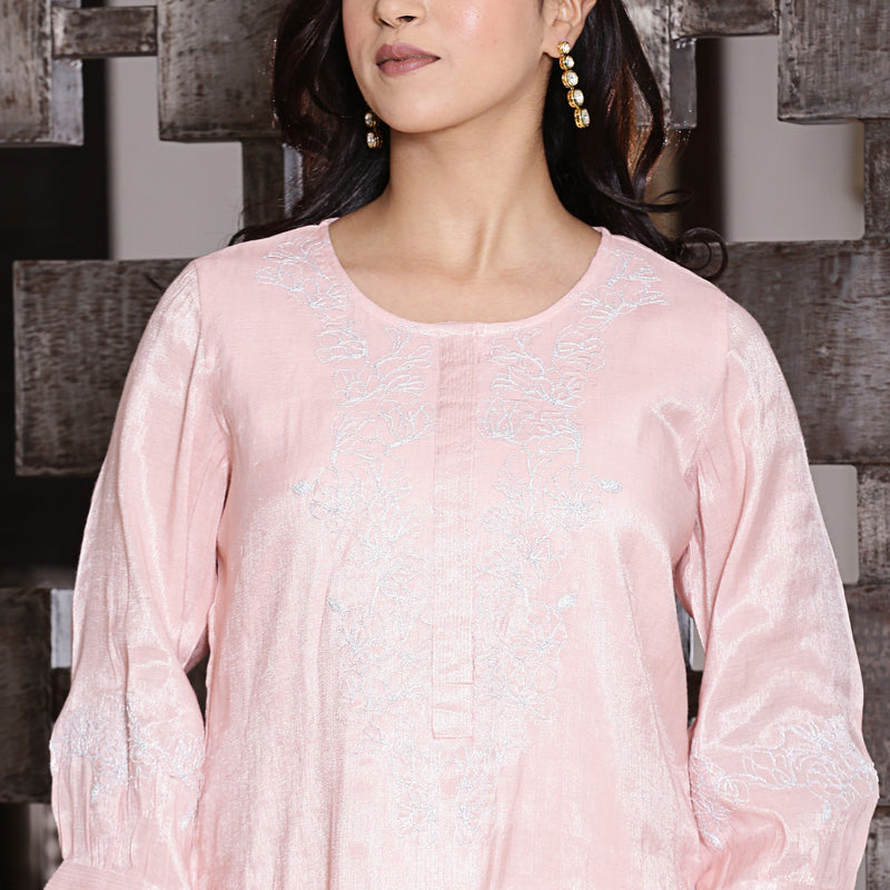 Pink chanderi kurta set with zari detailing